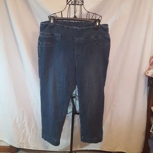 *EUC*  Style and Co Capri Jeans